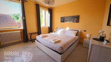 2 Schlafzimmer, Schreibtisch, Bügeleisen/Bügelbrett, Reisekinderbett