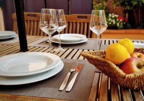 Outdoor dining - BARBARA TRA GLI ULIVI - An oasis of peace for a holiday dedicated to good living (Diano Arentino)