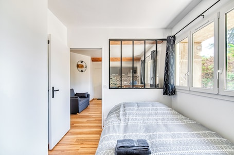 1 bedroom, WiFi, bed sheets. Charmant T2 au Bord de L'eau