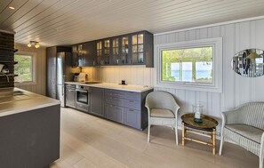 Fridge, dishwasher, coffee/tea maker