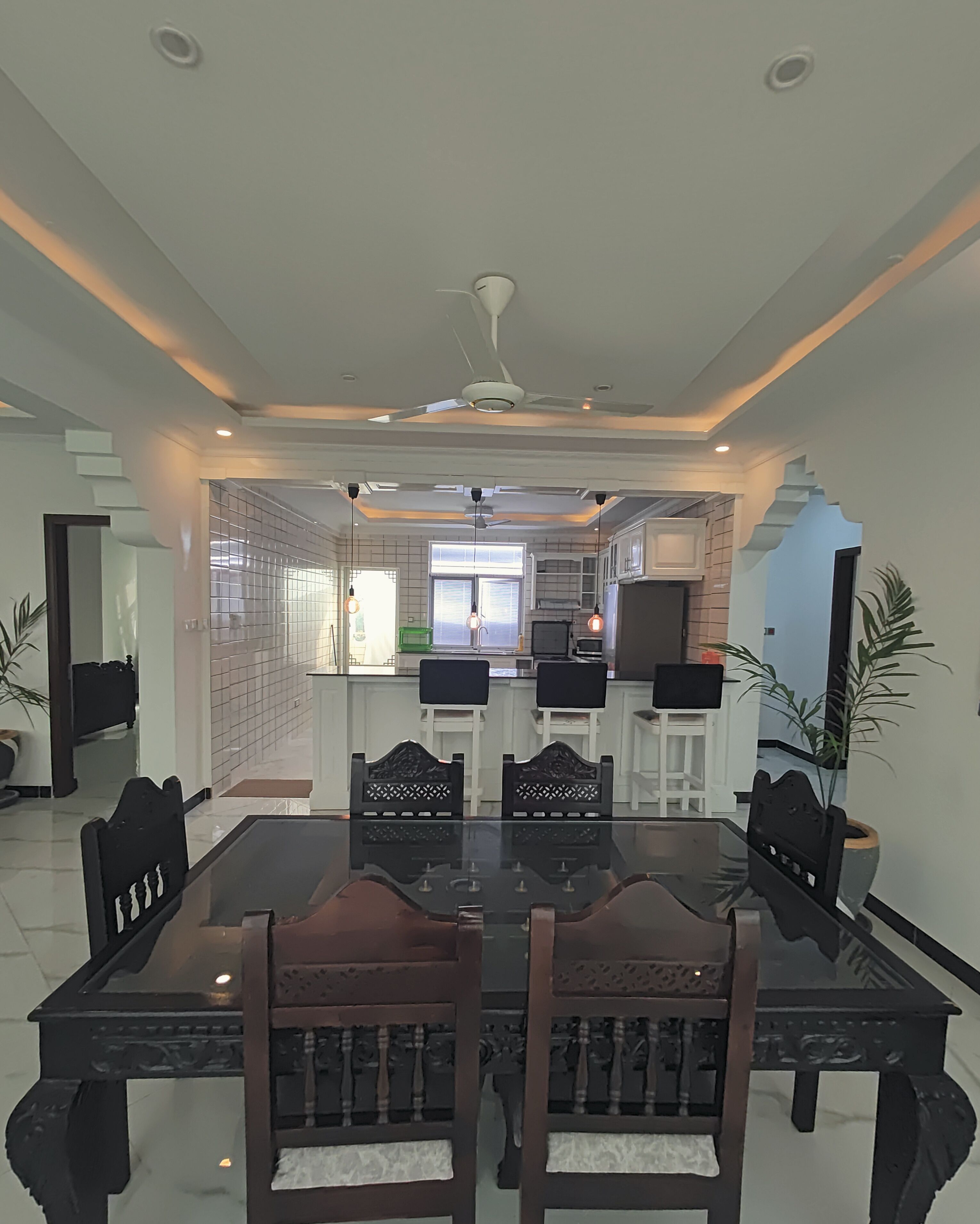 Lägenhet Deluxe - 3 sovrum - utsikt mot staden | Vardagsrum | 60-tums smart-tv med digitalkanaler