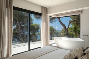 4 Schlafzimmer, Schreibtisch, Bügeleisen/Bügelbrett, Reisekinderbett