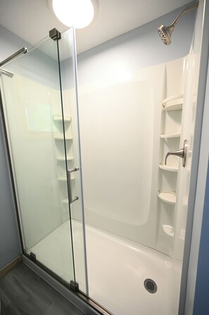 Shower, hair dryer, towels, soap - Schuss Village=COZY condo, sleeps 4.  Close to LAKES, golf, pools, boat parking (Bellaire)