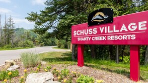 Opaste Schuss Villagen ja Shanty Creek Resortsin suuntaan.