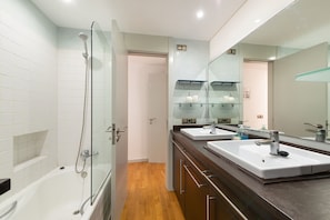 Shower, towels