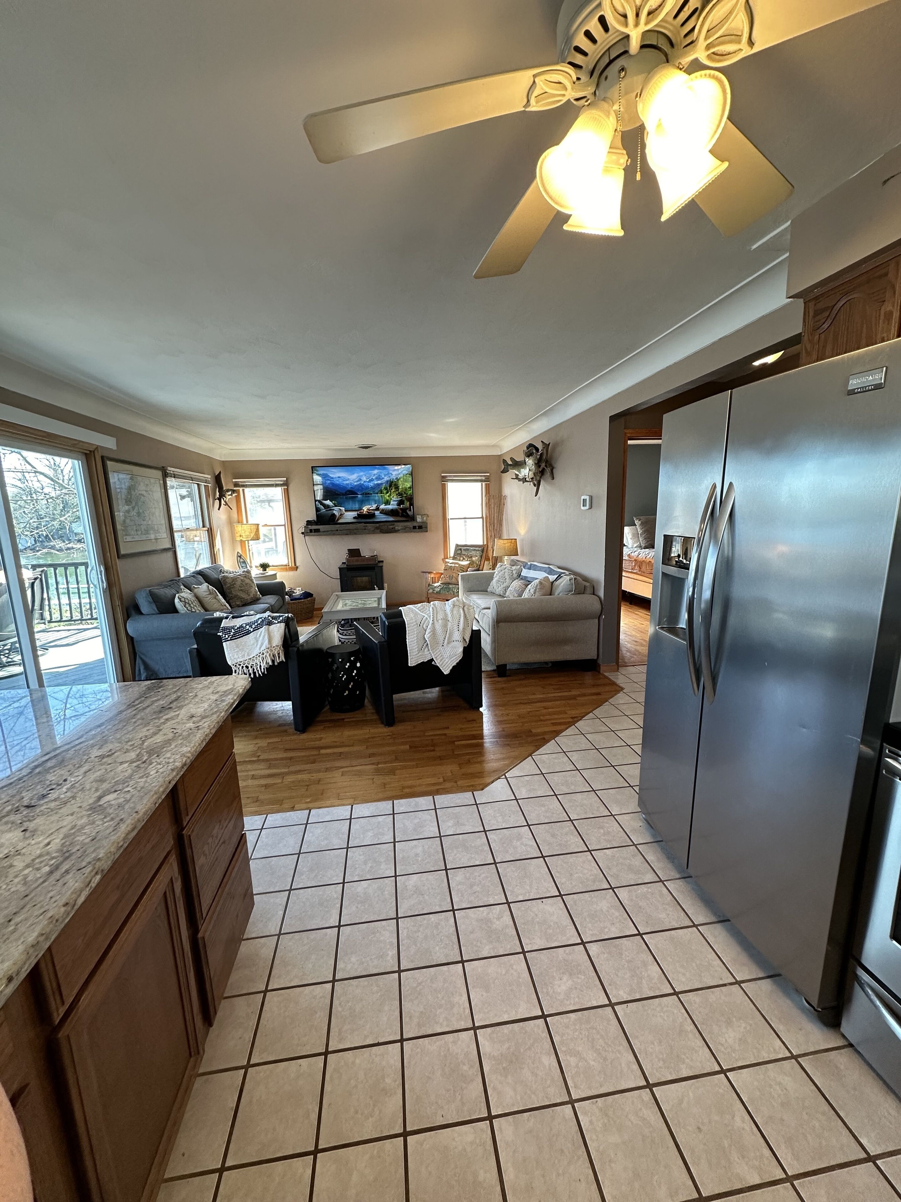Smart TV, fireplace