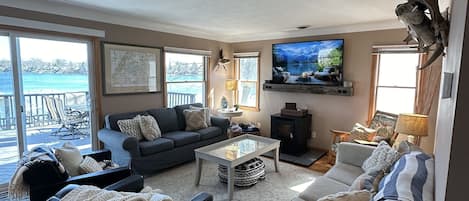Smart TV, fireplace