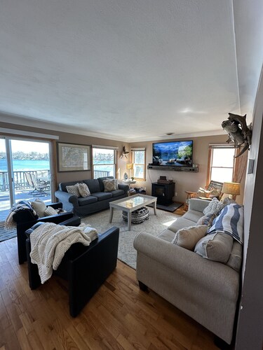 PURE MI Lakefront Cottage - Lake Recreation, Swimming and Fishing abound  