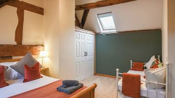 3 bedrooms, free WiFi, bed sheets