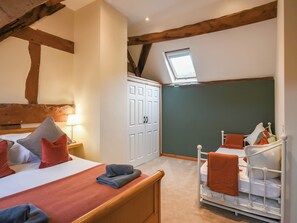 3 bedrooms, free WiFi, bed sheets - 3 bedroom accommodation in Church Stretton (Church Stretton)