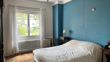 6 habitaciones, cuna de viaje y internet