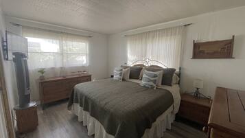 3 chambres, bureau, Wi-Fi gratuit, draps fournis