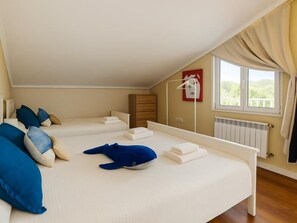 4 habitaciones, tabla de planchar con plancha, internet y ropa de cama