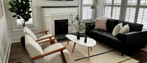 Smart TV, computer monitors