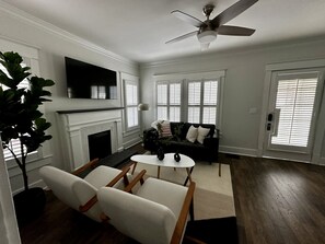 Smart TV, computer monitors