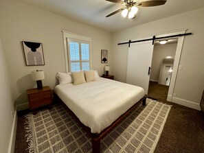 2 bedrooms, desk, iron/ironing board, free WiFi