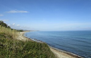 Nær stranden og fisking