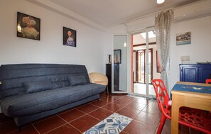 TV - 2 bedroom lovely home in Prunete (Prunete)