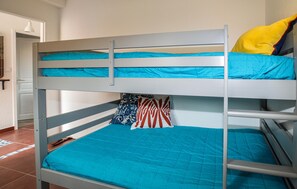 2 bedrooms, travel crib, free WiFi - 2 bedroom lovely home in Prunete (Prunete)