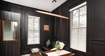 Sleek & Cozy 1st Flr Flat- Walk to Brown & Wayland