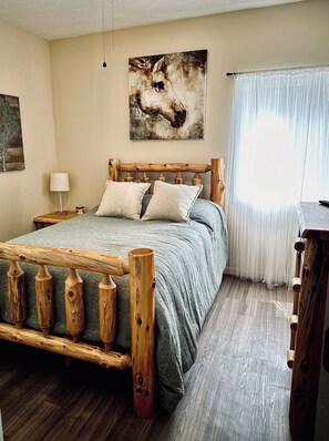 2 bedrooms, travel cot, WiFi, bed sheets