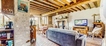 Stunning home in Lainsecq with WiFi