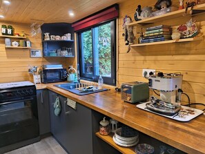 Kühlschrank, Mikrowelle, Ofen, Toaster