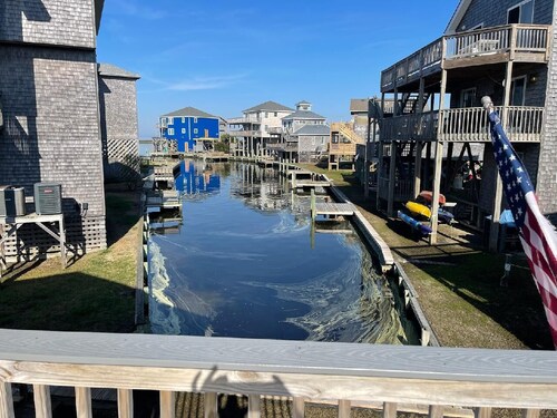 Quaint Waterfront Cottage.  Quick walk to the beach