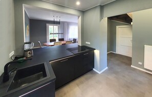 Micro-ondes, four, plaque de cuisson, lave-vaisselle
