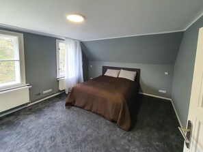 4 Schlafzimmer, Bügeleisen/Bügelbrett, WLAN, Bettwäsche