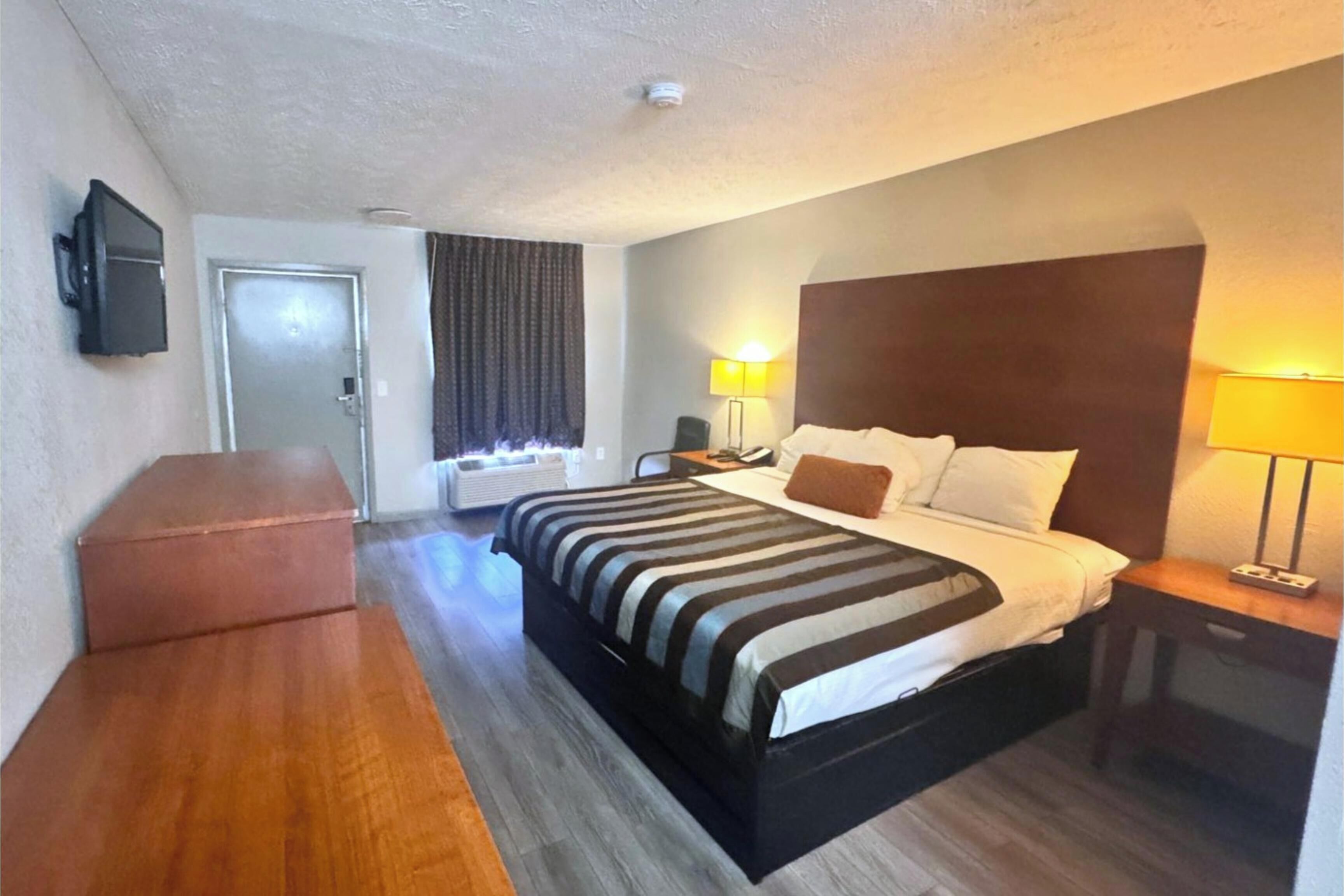 Habitación, 1 cama de matrimonio grande, no fumadores | Caja fuerte, escritorio, tabla de planchar con plancha y wifi gratis