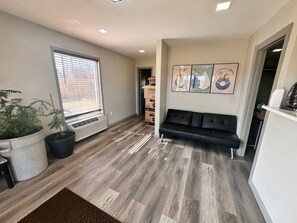 Lobby sitting area - Express Inn New Albany Near Tupelo I 22 (New Albany)