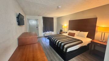 Room, 1 King Bed, Non Smoking | In-room safe, desk, iron/ironing board, free WiFi
