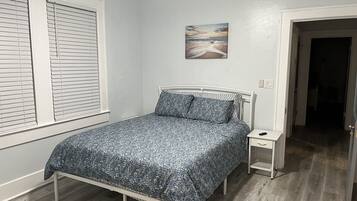 3 chambres, fer et planche à repasser, Wi-Fi, draps fournis