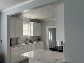 Fridge, microwave, oven, stovetop - Relax at our Gulf Beach Retreat (Pensacola)