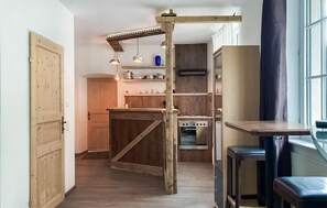 Réfrigérateur, four, plaque de cuisson, cafetière/bouilloire