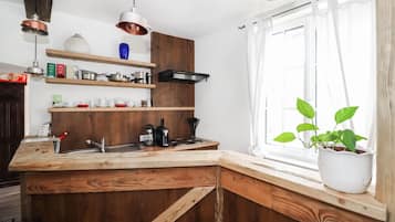 KylskÄp, ugn, spishÀll och kaffe- och tebryggare