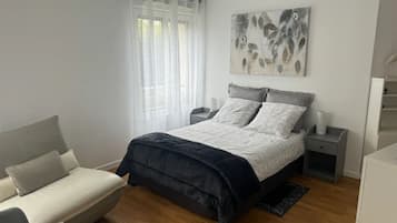 1 habitación, escritorio, tabla de planchar con plancha y wifi gratis