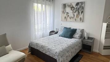 1 bedroom, desk, iron/ironing board, free WiFi