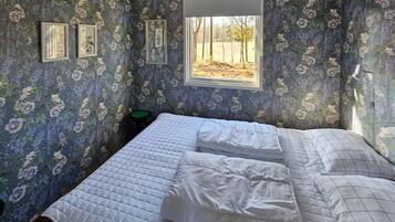 4 bedrooms, travel crib, free WiFi