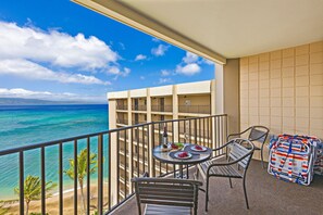 Outdoor dining - Valley Isle Resort #1202 - Vacation West Maui (Lahaina)