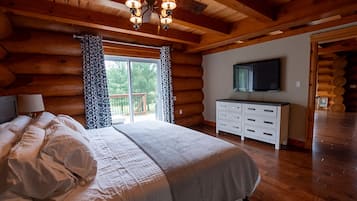 6 Schlafzimmer, Schreibtisch, Bügeleisen/Bügelbrett, Reisekinderbett