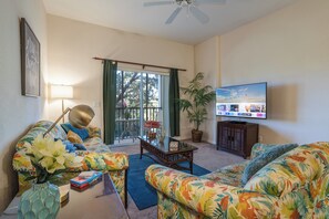 Smart TV, DVD player - NEW! Welcome to our beautiful and cozy 3-BR, 2-bath retreat near Disney! (Davenport)