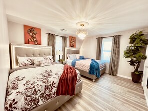 5 bedrooms, in-room safe, desk, iron/ironing board