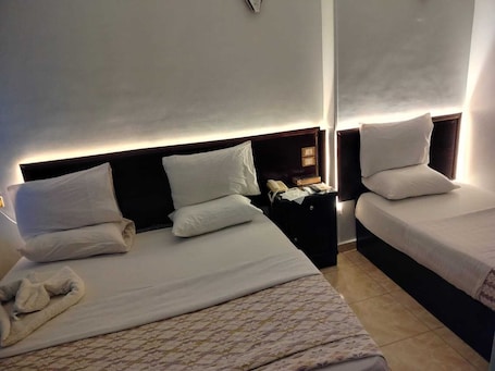 Caja de seguridad en la habitación y cortinas blackout