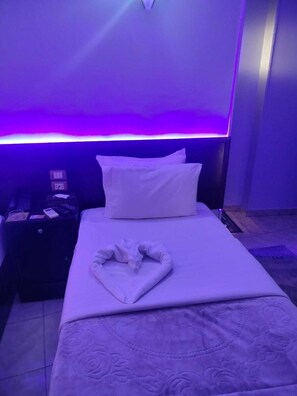 In-room safe, blackout curtains, soundproofing, free WiFi - Abo Elwafa Hotel (Sawhaj)