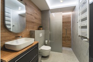Shower, hair dryer, towels, soap - Apartamenty w Karkonoszach - Apartament Royal Blue (Karpacz)