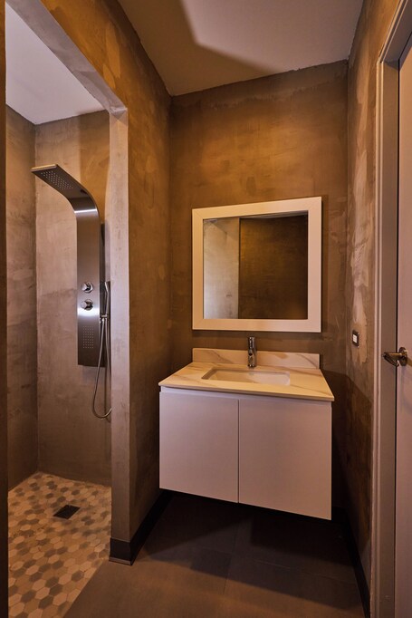 Ola Boutique Hotel - Image 31