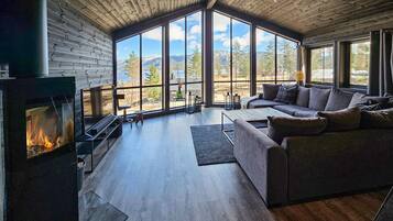 Smart-tv en een open haard