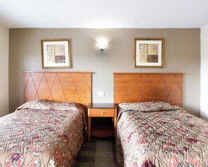 Double Room | Desk